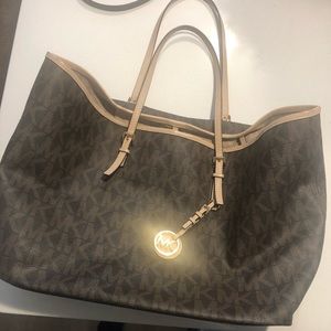 Michael Kors Jet Set purse